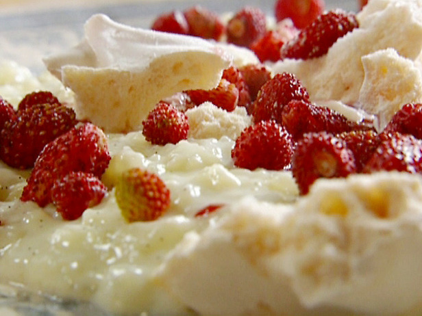 http://img.foodnetwork.com/FOOD/2008/08/08/JH0104_Creamy-Rice-Pudding-with-the-Quickest-Strawberry-Jam_lg.jpg